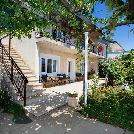 Apartmani Jelica Krk Town Exteriör bild