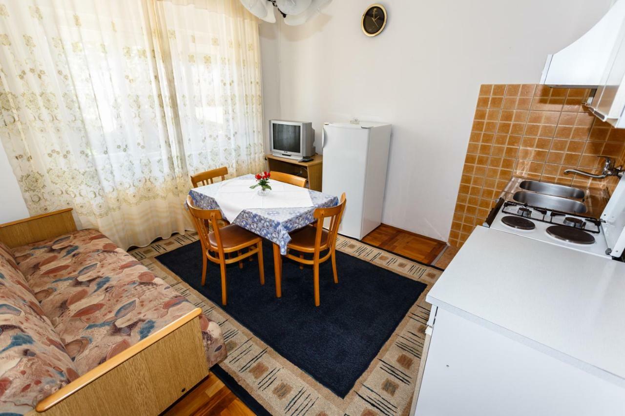 Apartmani Jelica Krk Town Exteriör bild