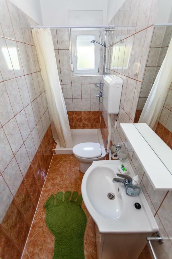 Apartmani Jelica Krk Town Exteriör bild