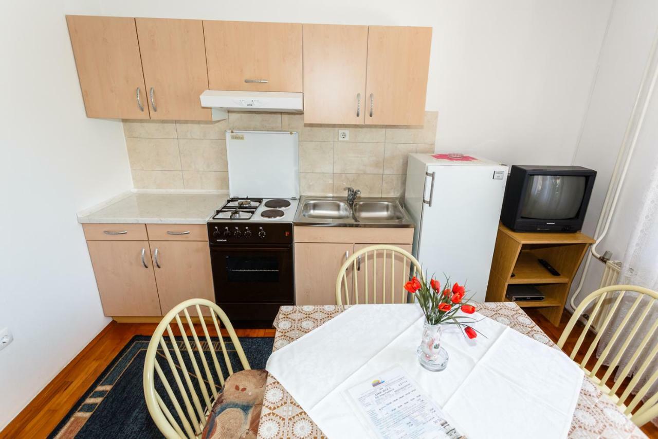 Apartmani Jelica Krk Town Exteriör bild