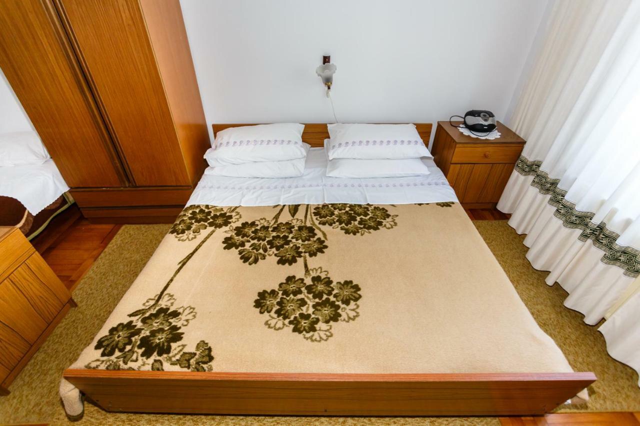 Apartmani Jelica Krk Town Exteriör bild