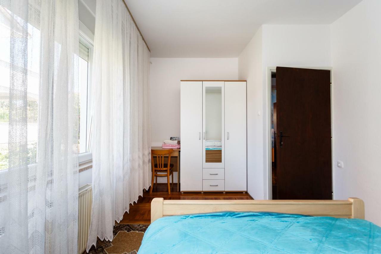Apartmani Jelica Krk Town Exteriör bild
