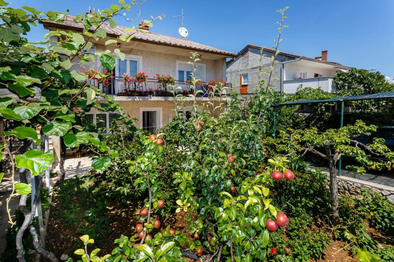 Apartmani Jelica Krk Town Exteriör bild