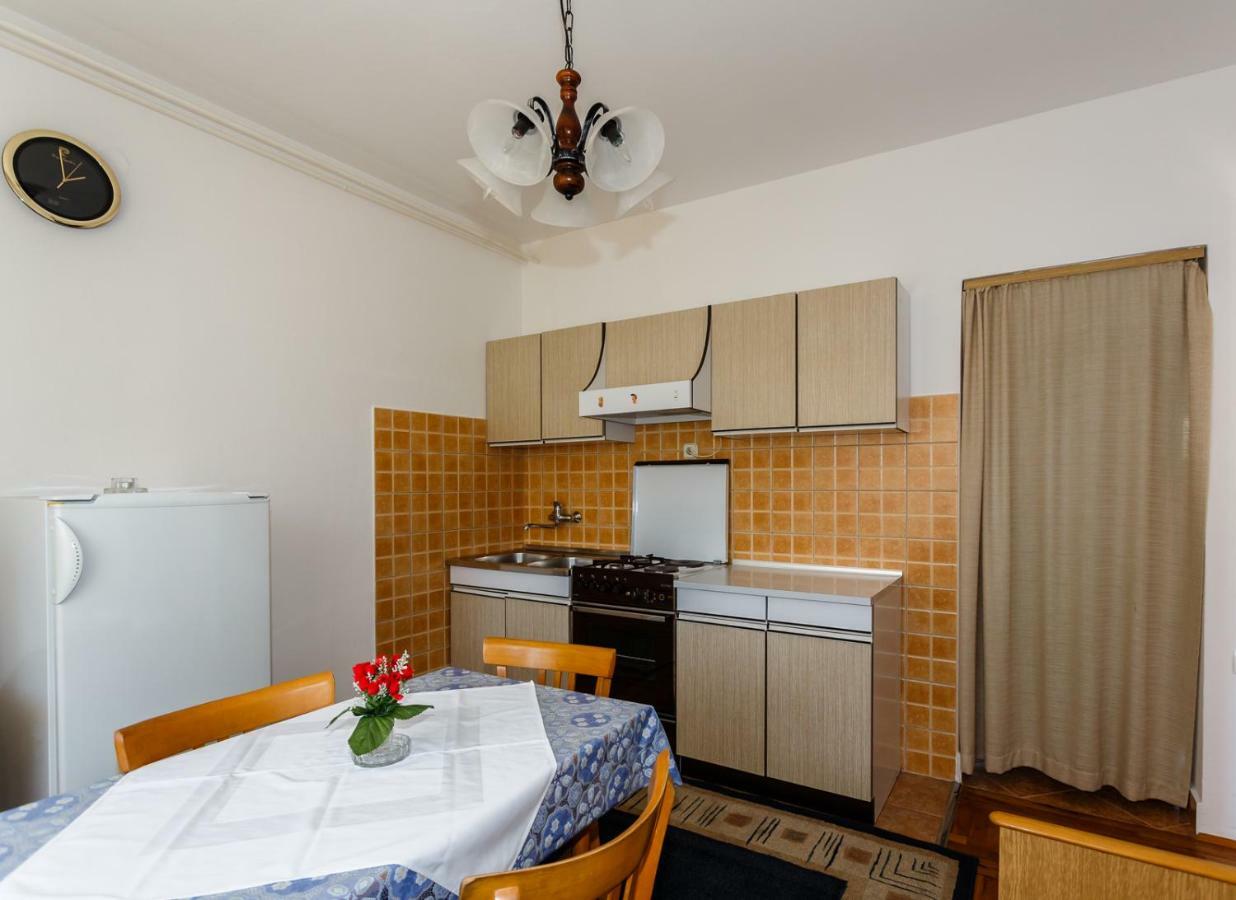 Apartmani Jelica Krk Town Exteriör bild