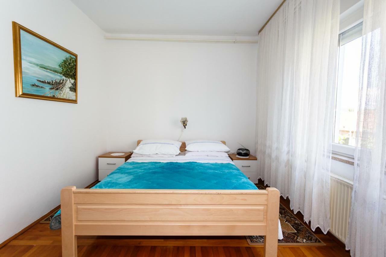 Apartmani Jelica Krk Town Exteriör bild