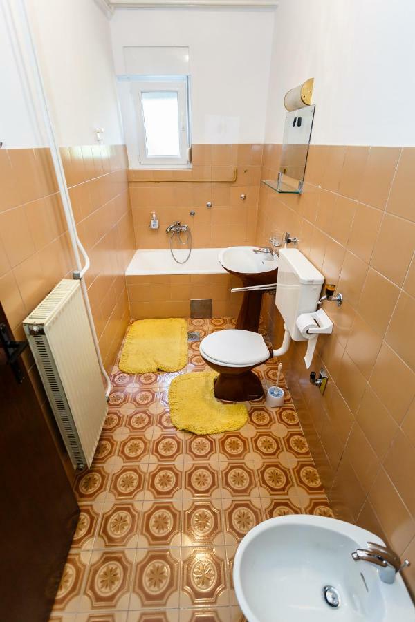 Apartmani Jelica Krk Town Exteriör bild
