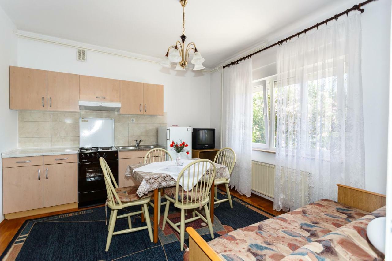 Apartmani Jelica Krk Town Exteriör bild